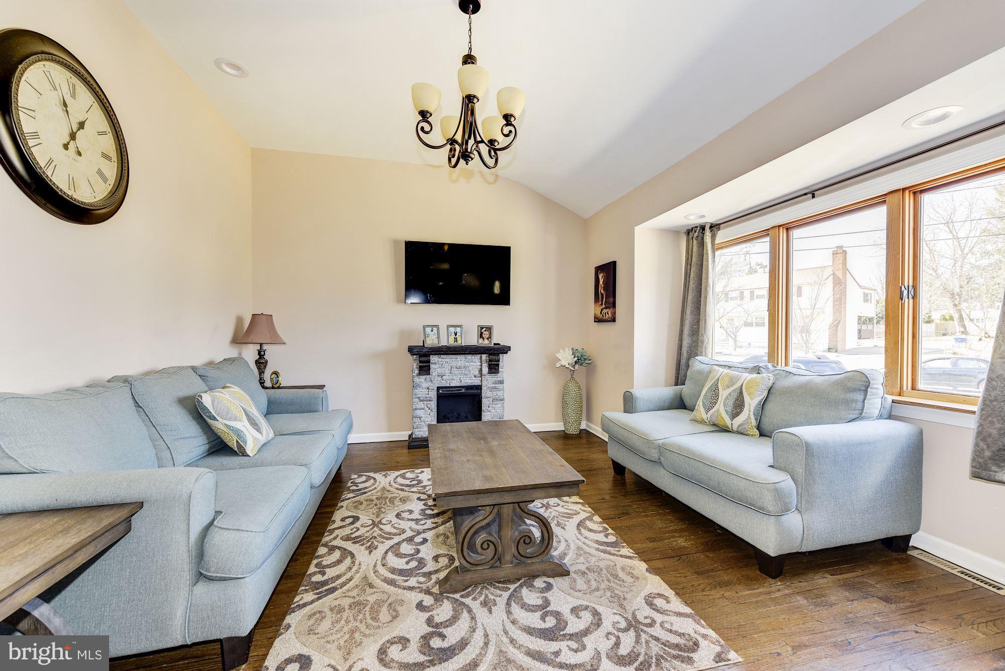 204 Ivy Road Edgewater Park, NJ 08010 - Photo 3 of 24 Living Room