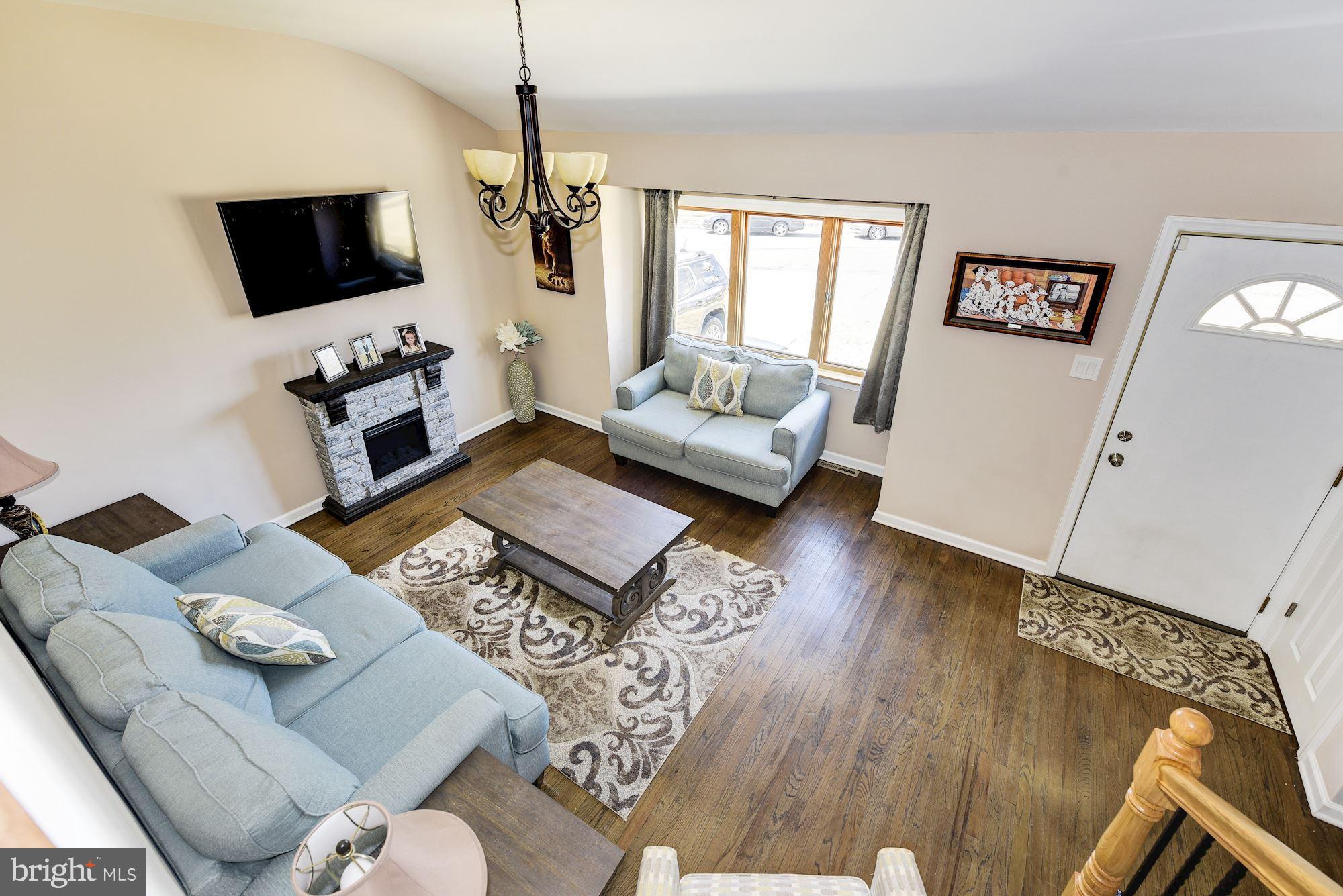 204 Ivy Road Edgewater Park, NJ 08010 - Photo 10 of 24 Living Room