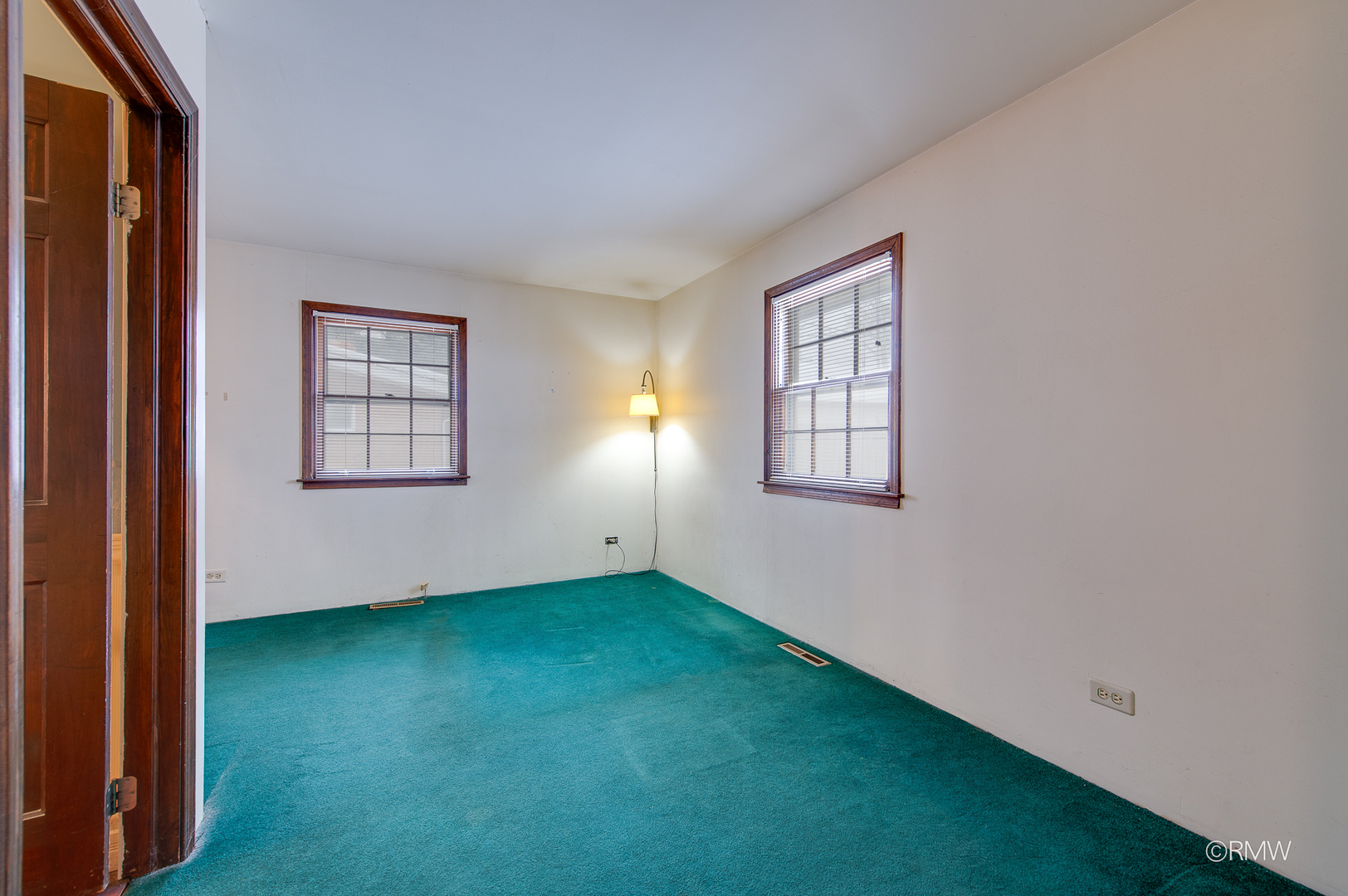 305 East Normandy Drive Addison, IL 60101 - Photo 15 of 24 an empty room with windows