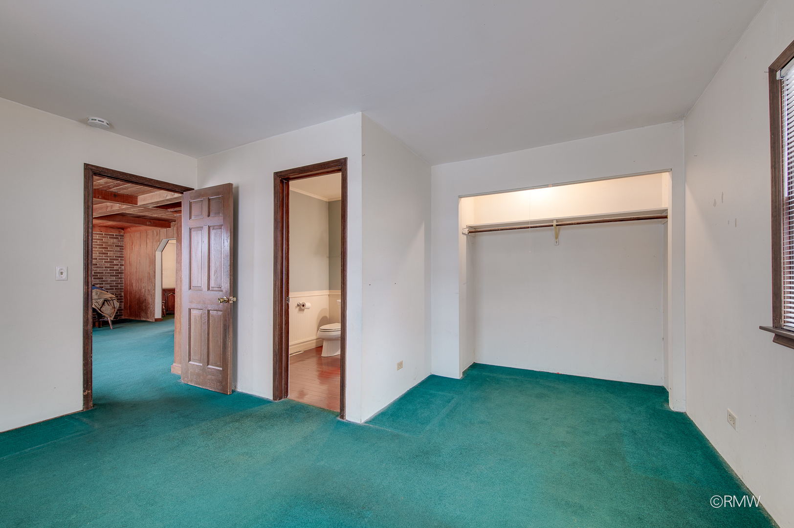 305 East Normandy Drive Addison, IL 60101 - Photo 17 of 24 an empty room with closet