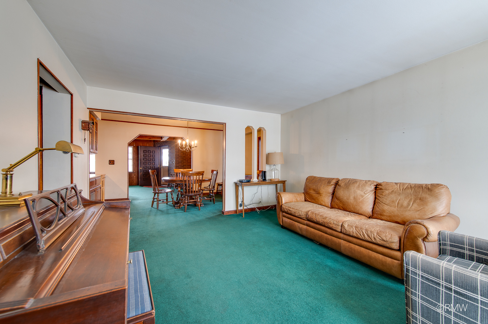 305 East Normandy Drive Addison, IL 60101 - Photo 6 of 24 a living room with furniture and a large window
