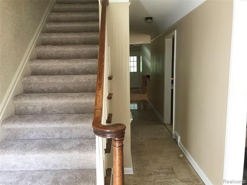 27820 Rackham Drive Lathrup Village, MI 48076 - Photo 5 of 31