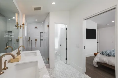 $2,325,000 | 714 1/2 Iris Avenue, Corona del Mar, CA 92625