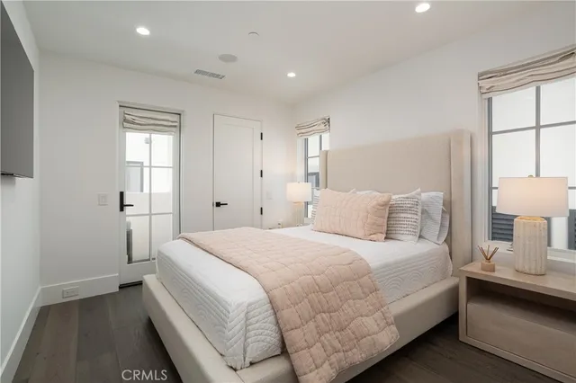 $2,325,000 | 714 1/2 Iris Avenue, Corona del Mar, CA 92625