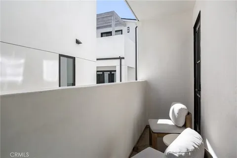 $2,325,000 | 714 1/2 Iris Avenue, Corona del Mar, CA 92625