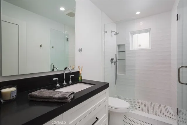 $2,325,000 | 714 1/2 Iris Avenue, Corona del Mar, CA 92625