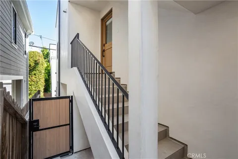 $2,325,000 | 714 1/2 Iris Avenue, Corona del Mar, CA 92625