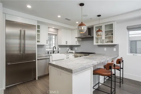 $2,325,000 | 714 1/2 Iris Avenue, Corona del Mar, CA 92625