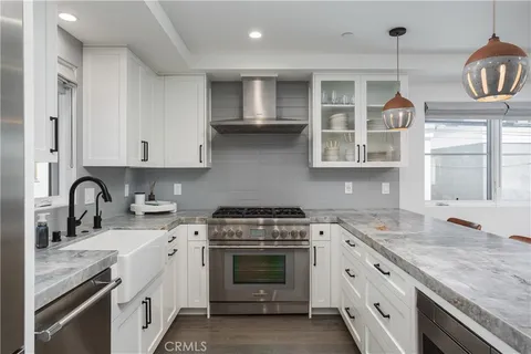 $2,325,000 | 714 1/2 Iris Avenue, Corona del Mar, CA 92625