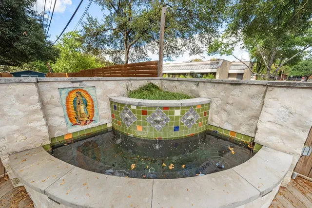 a view of outdoor kitchen
