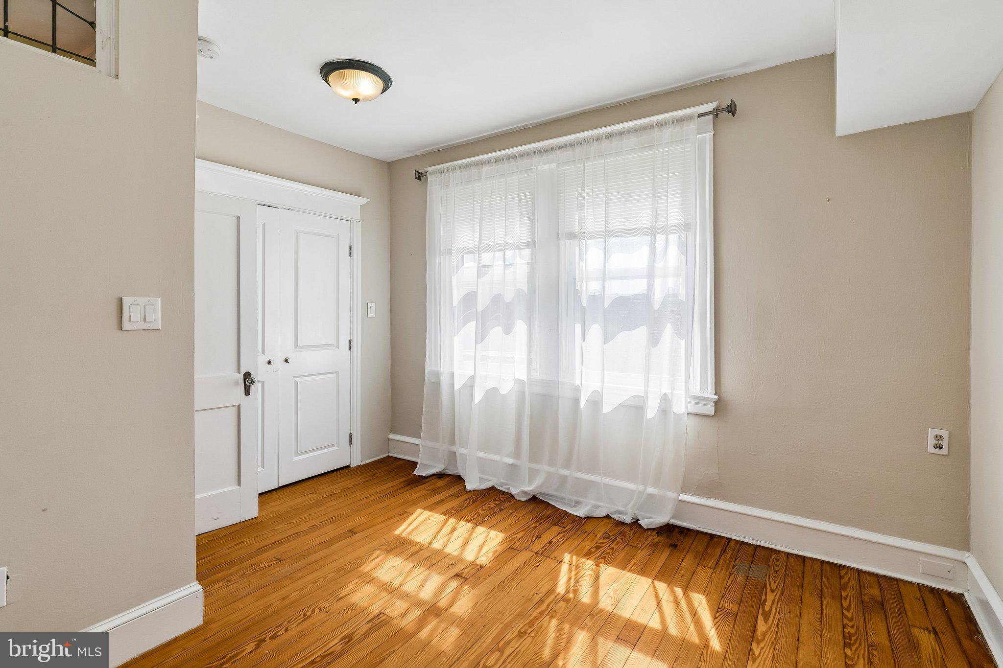 527 South 7th Street, Unit 1 Philadelphia, PA 19147 - Photo 25 of 33 Bright and airy room with warm tones.