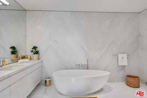 $4,799,000 | 9000 West 3rd Street, Unit 106, Los Angeles, CA 90048