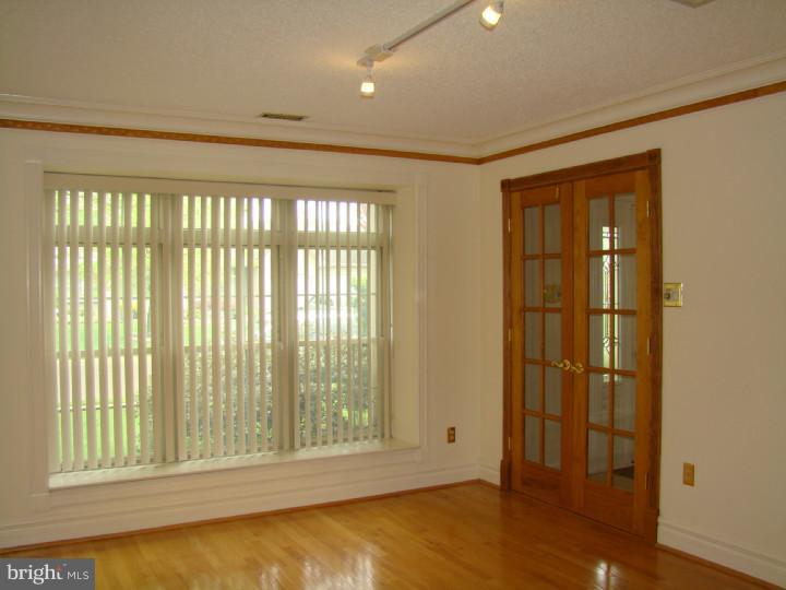 2248 Rittenhouse Square Bensalem, PA 19020 - Photo 4 of 17 Living Room