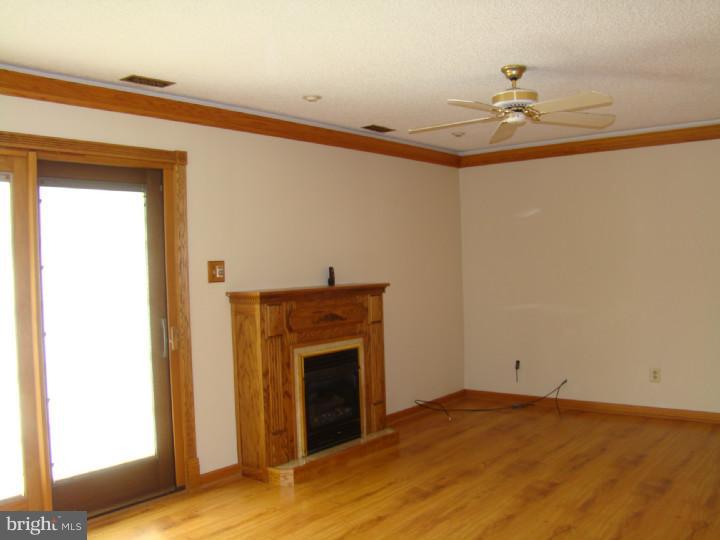 2248 Rittenhouse Square Bensalem, PA 19020 - Photo 8 of 17 Family Room