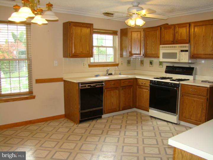 2248 Rittenhouse Square Bensalem, PA 19020 - Photo 9 of 17 Kitchen
