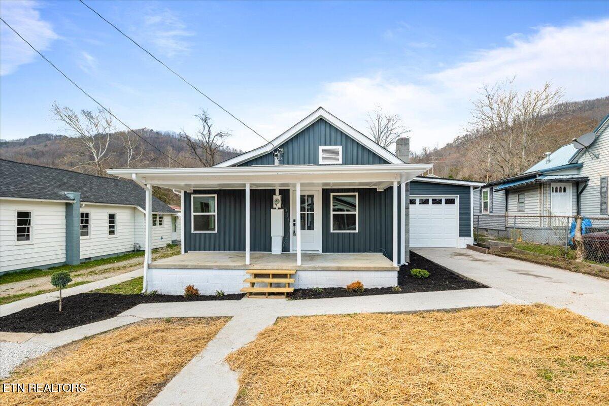 02-313 E Prospect St