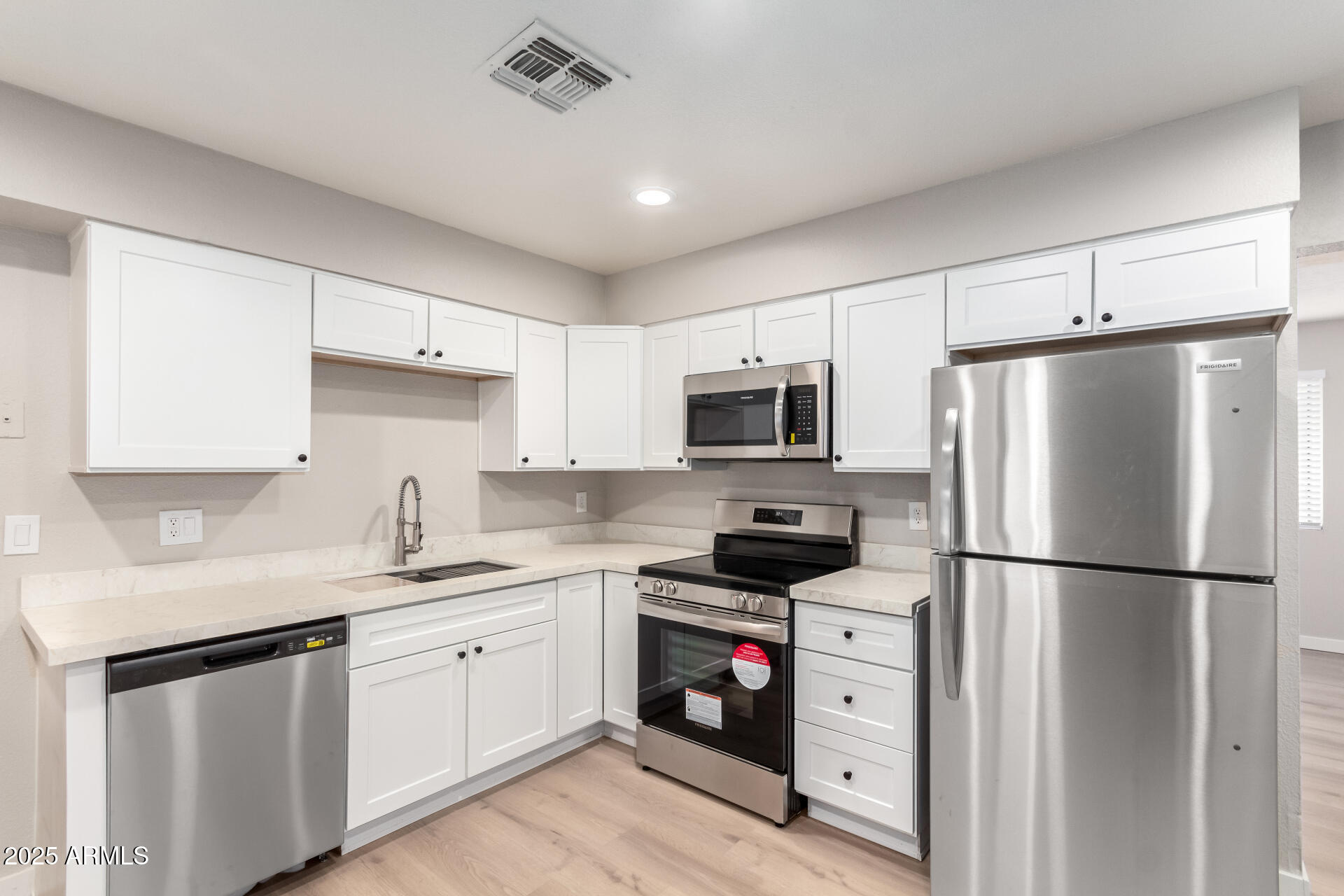 874 East Tyson Street Chandler, AZ 85225 - Photo 5 of 34 17 Tyson