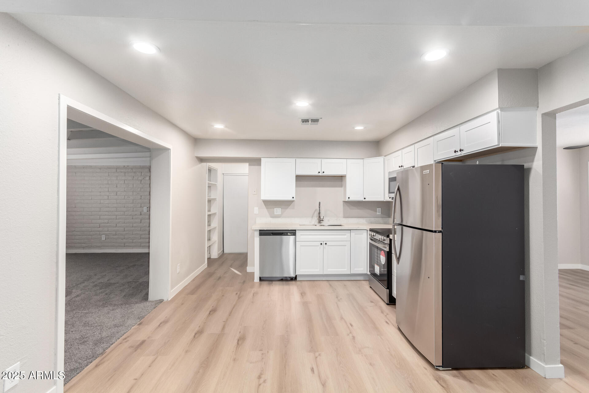 874 East Tyson Street Chandler, AZ 85225 - Photo 6 of 34 20 Tyson