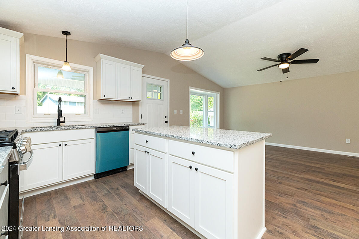 3017 Scarborough Road Lansing, MI 48910 - Photo 9 of 28 _DSC3469
