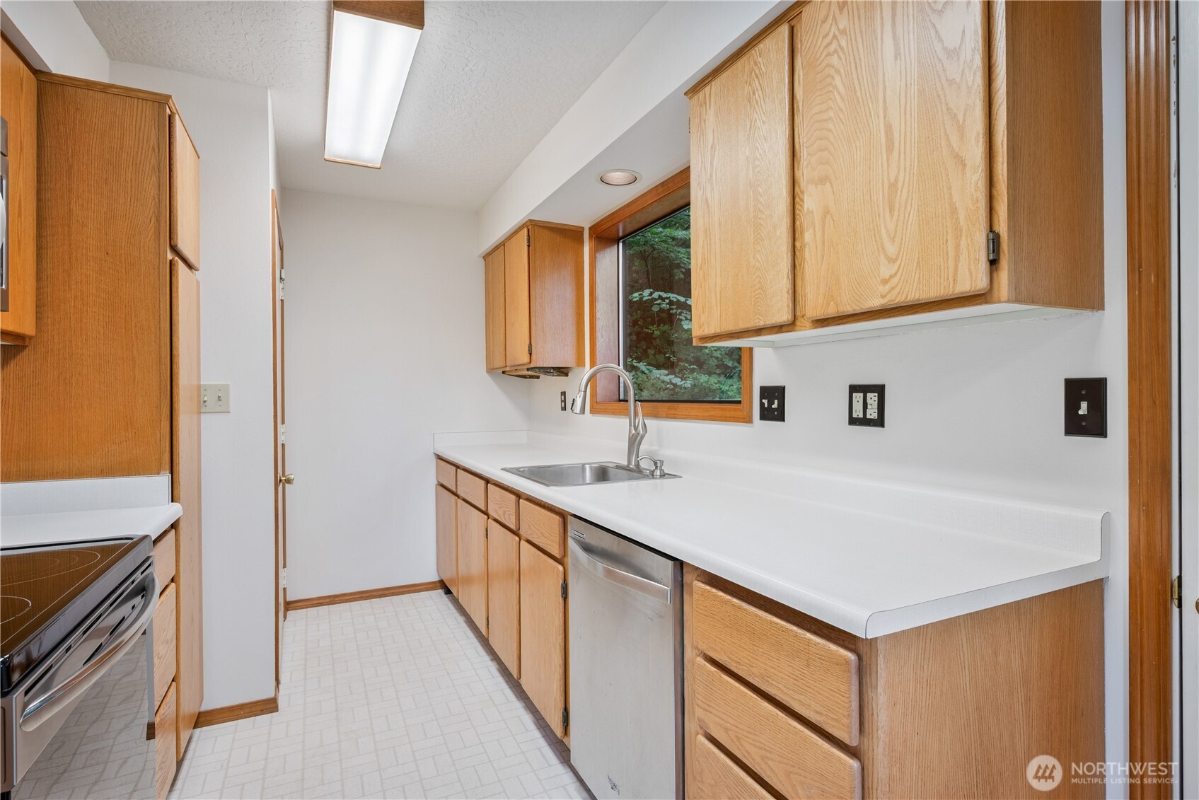 4352 Poplar Way Longview, WA 98632 - Photo 7 of 31