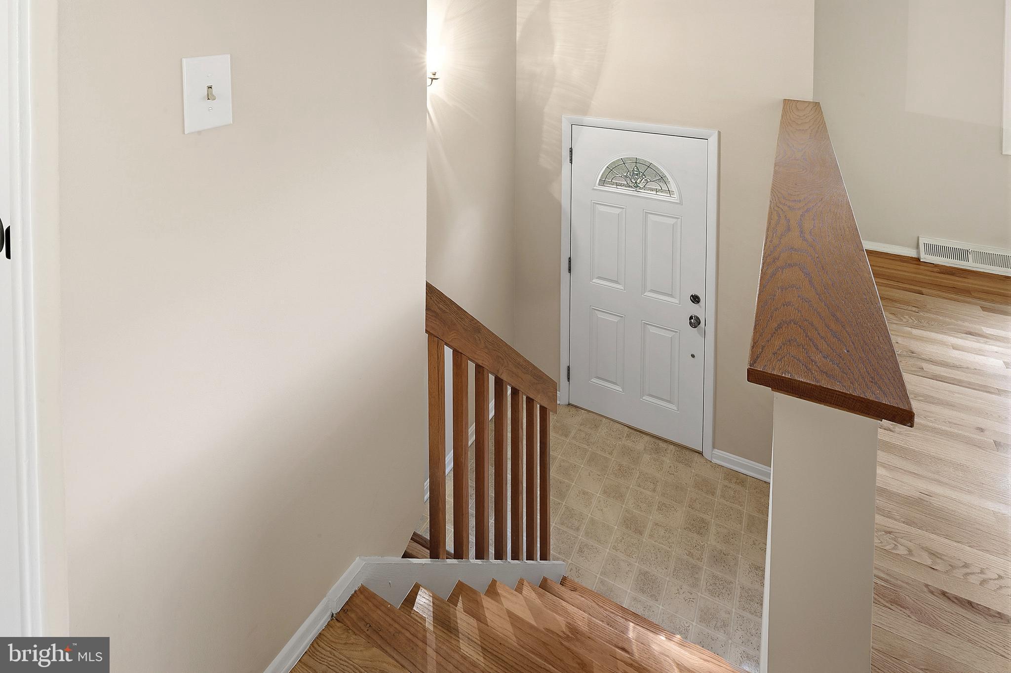 10705 Faulkner Ridge Circle Columbia, MD 21044 - Photo 4 of 34 Foyer and Steps to Main Level