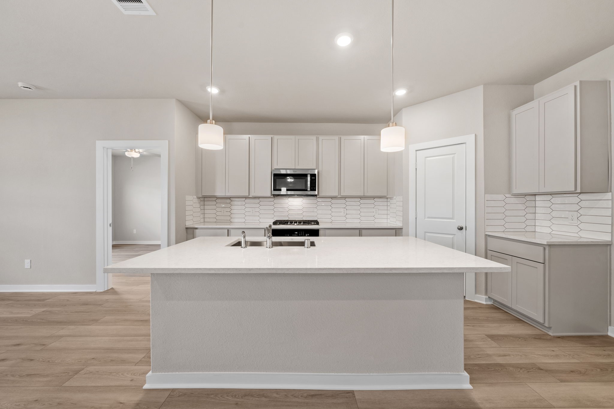 1915 Stargazer Lane Angleton, TX 77515 - Photo 4 of 37