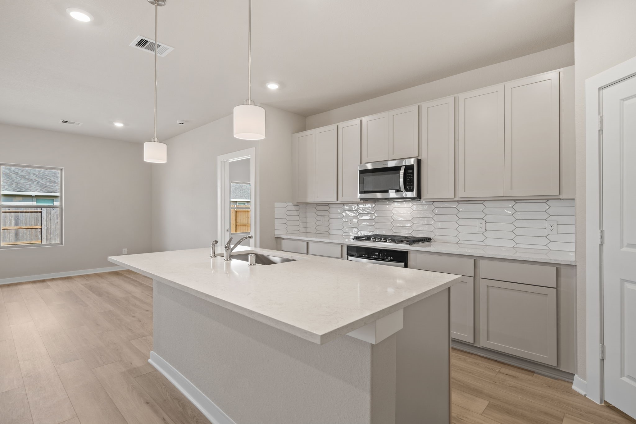 1915 Stargazer Lane Angleton, TX 77515 - Photo 5 of 37