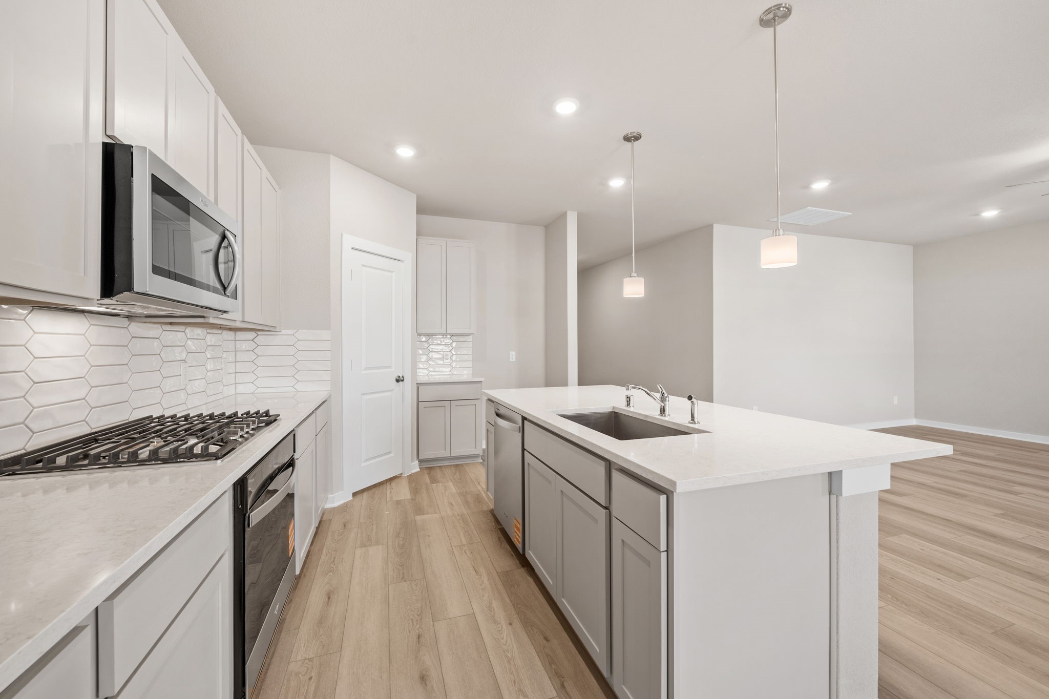 1915 Stargazer Lane Angleton, TX 77515 - Photo 8 of 37