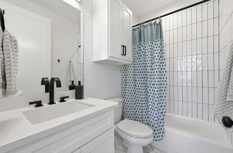 a close up view of a washer and dryer
