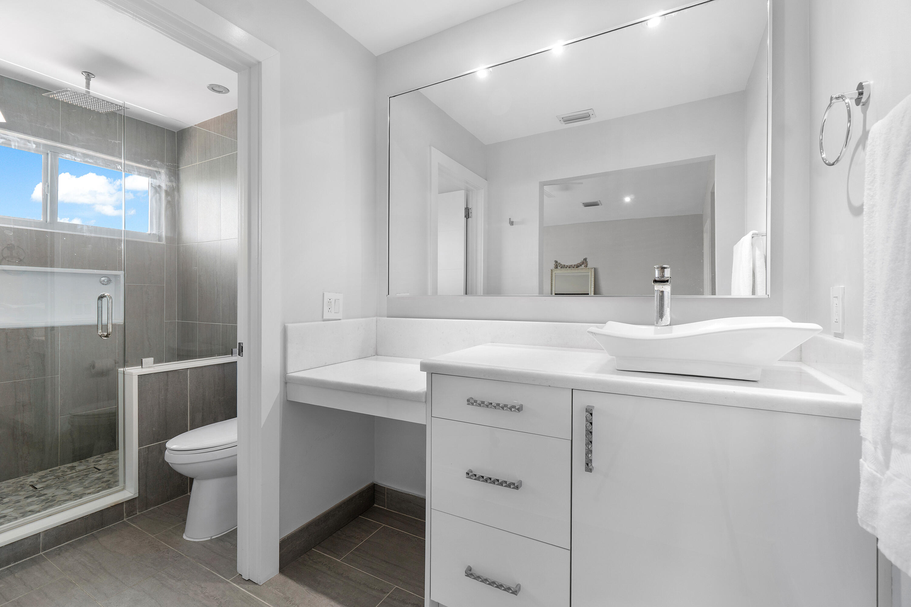 2550 Northwest 52nd Street Boca Raton, FL 33496 - Photo 33 of 64 En-Suite Bathroom