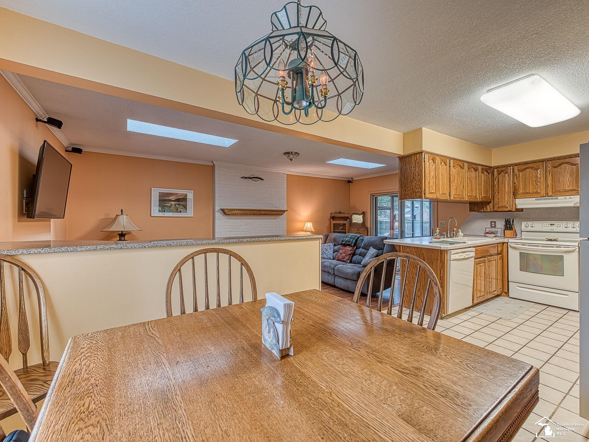 535 John Rolfe Drive Monroe, MI 48162 - Photo 9 of 36 50147164-07b727f6-780d-4e43-9840-eecba4298edf.JPG