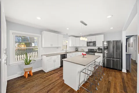 $600,000 | 100 North Eastwood Avenue, Mount Prospect, IL 60056