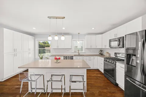$600,000 | 100 North Eastwood Avenue, Mount Prospect, IL 60056