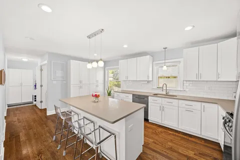 $600,000 | 100 North Eastwood Avenue, Mount Prospect, IL 60056