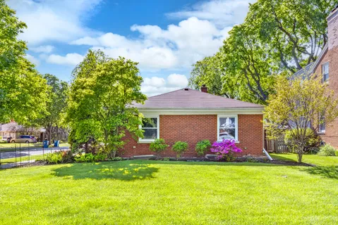 $600,000 | 100 North Eastwood Avenue, Mount Prospect, IL 60056