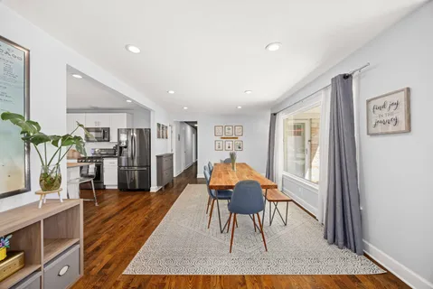 $600,000 | 100 North Eastwood Avenue, Mount Prospect, IL 60056