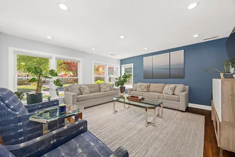 $600,000 | 100 North Eastwood Avenue, Mount Prospect, IL 60056