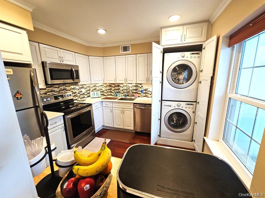 655 Middle Country Road, Unit 2H2 Coram, NY 11727 - Photo 19 of 37
