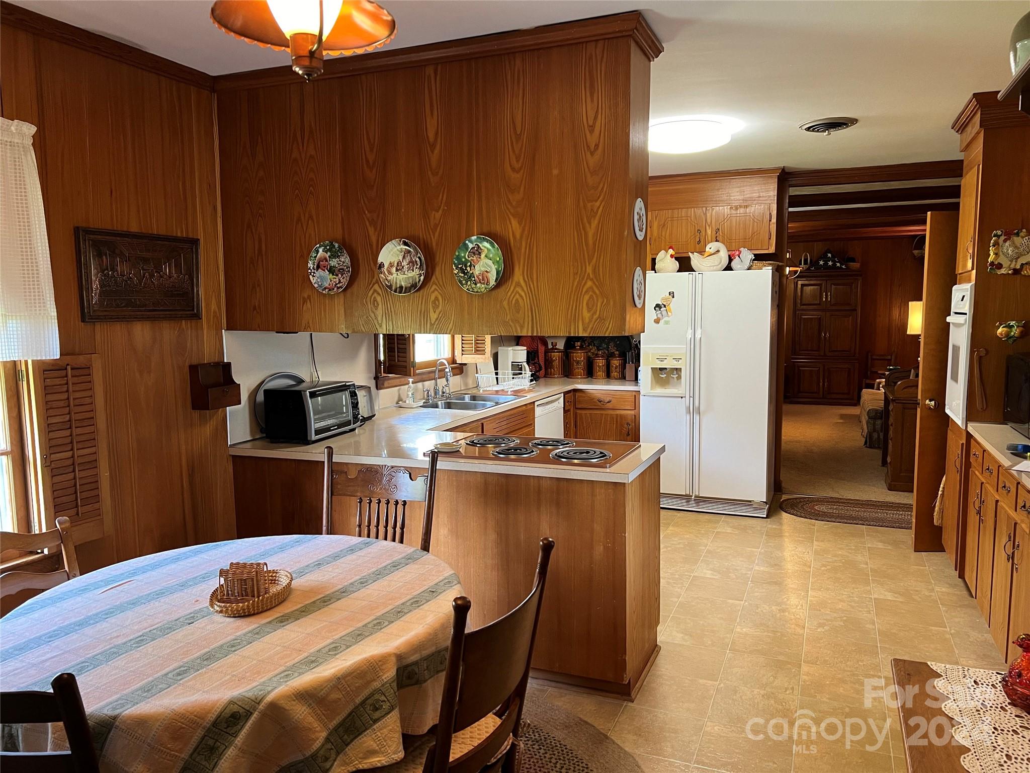 12332 Idlewild Road Matthews, NC 28105 - Photo 6 of 24 Gallery Image 6