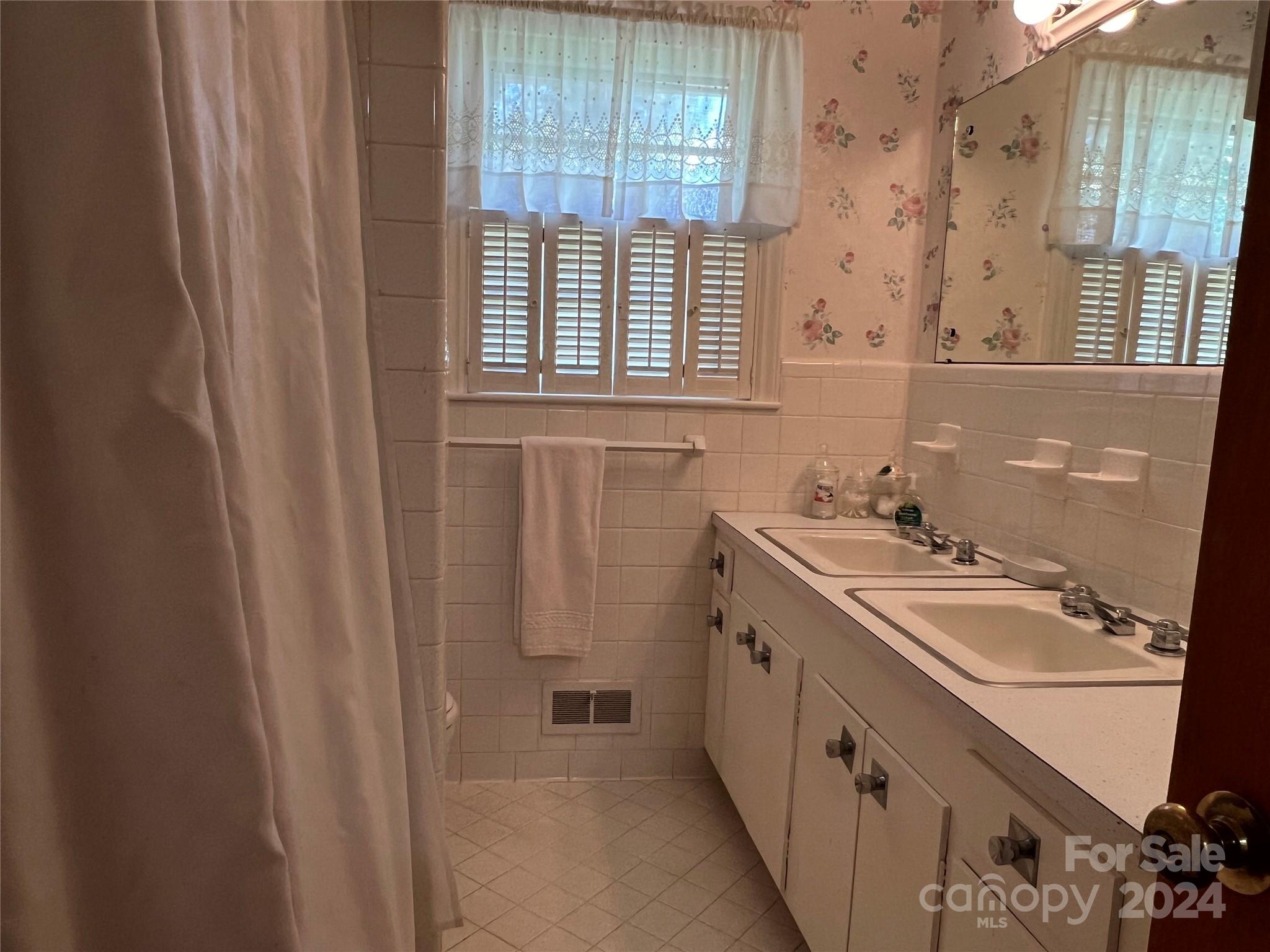 12332 Idlewild Road Matthews, NC 28105 - Photo 9 of 24 Gallery Image 9