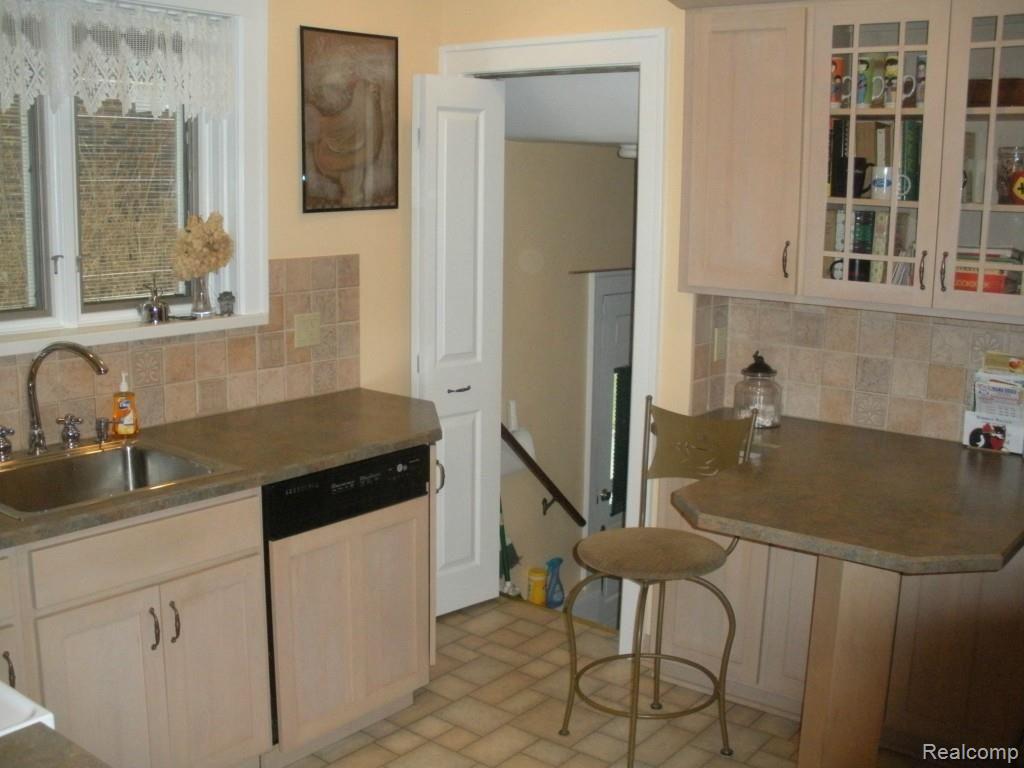 1152 Nottingham Road Grosse Pointe, MI 48230 - Photo 12 of 29 1152 Nottingam Kit 3.jpg