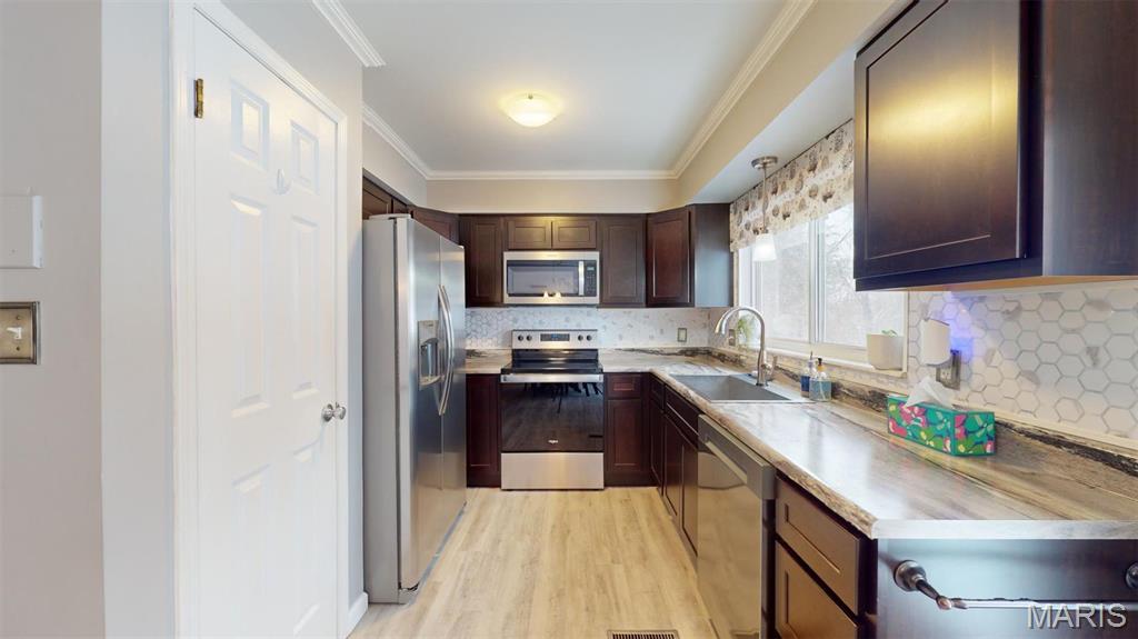 156 Cascade Terrace Drive Ballwin, MO 63021 - Photo 10 of 35