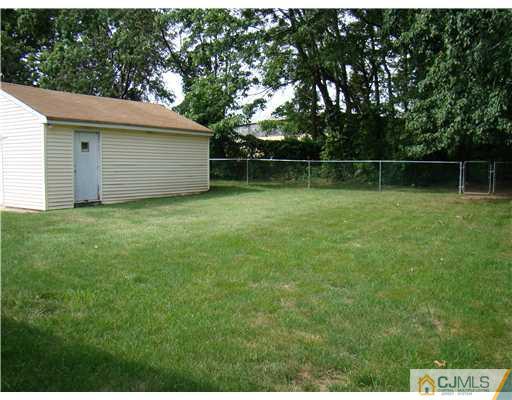 104 Idlewild Road Edison, NJ 08817 - Photo 11 of 13 a backyard of a house with lots of green space