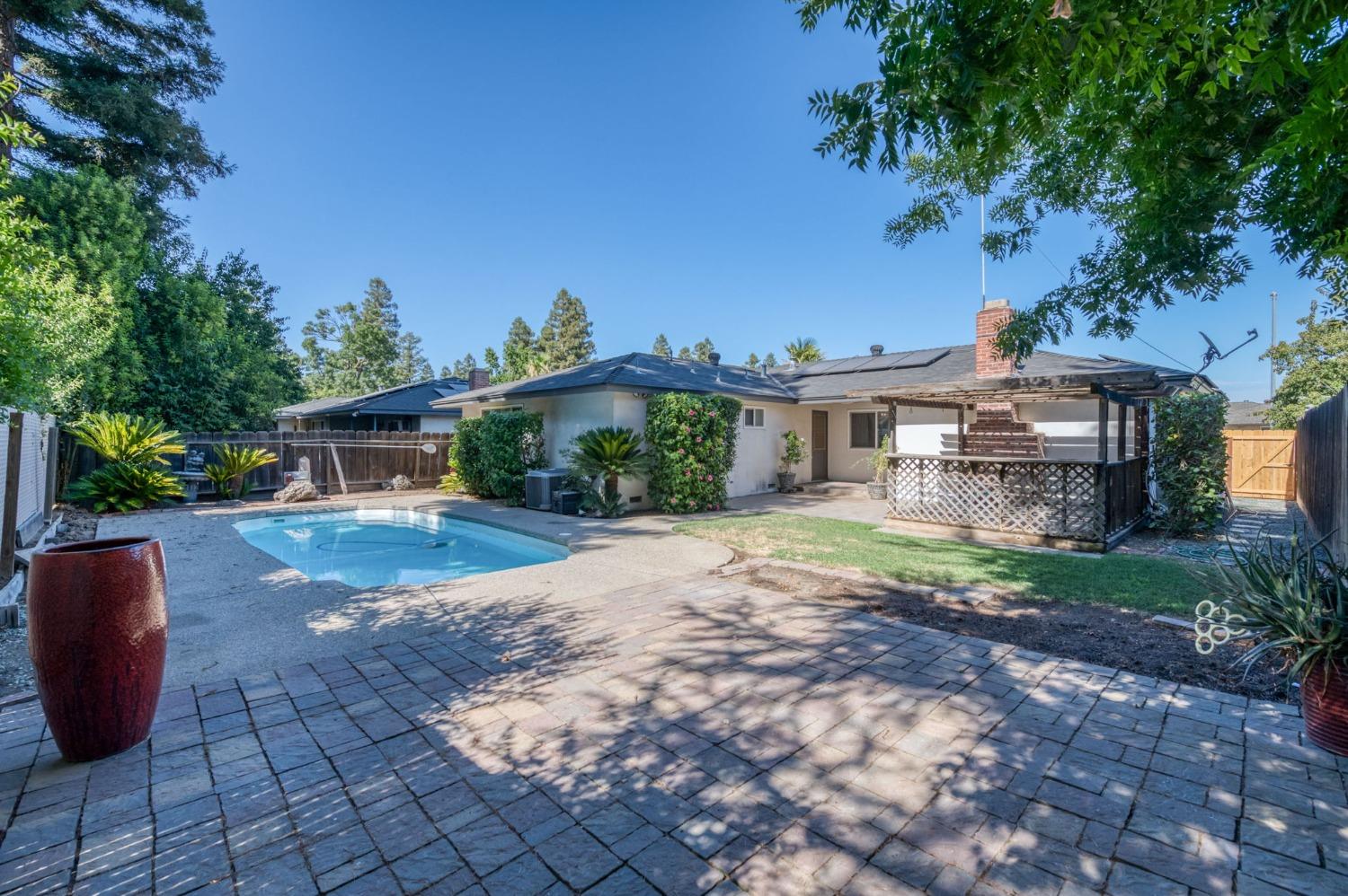 6811 North Backer Avenue Fresno, CA 93710 - Photo 25 of 26 a front view of a house with a yard and a garden