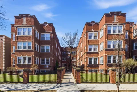 $345,000 | 4444 North Beacon Street, Unit 1, Chicago, IL 60640