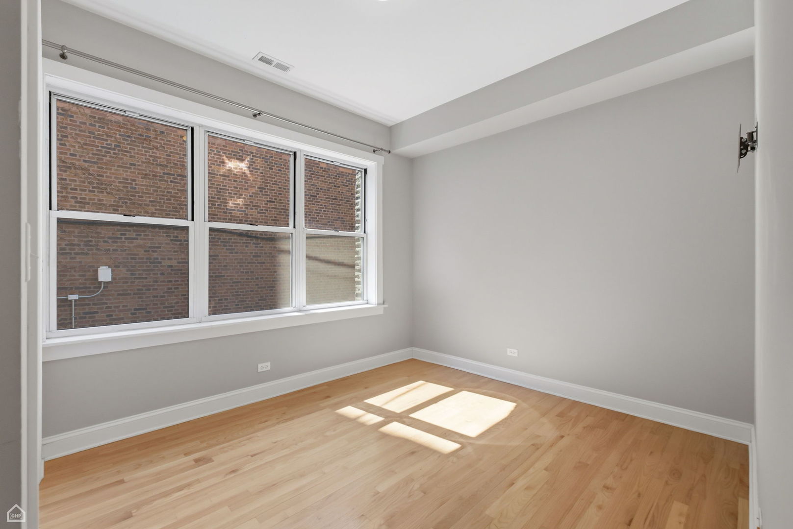 4444 North Beacon Street, Unit 1 Chicago, IL 60640 - Photo 11 of 18 an empty room with a window