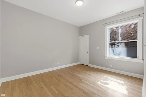 $345,000 | 4444 North Beacon Street, Unit 1, Chicago, IL 60640