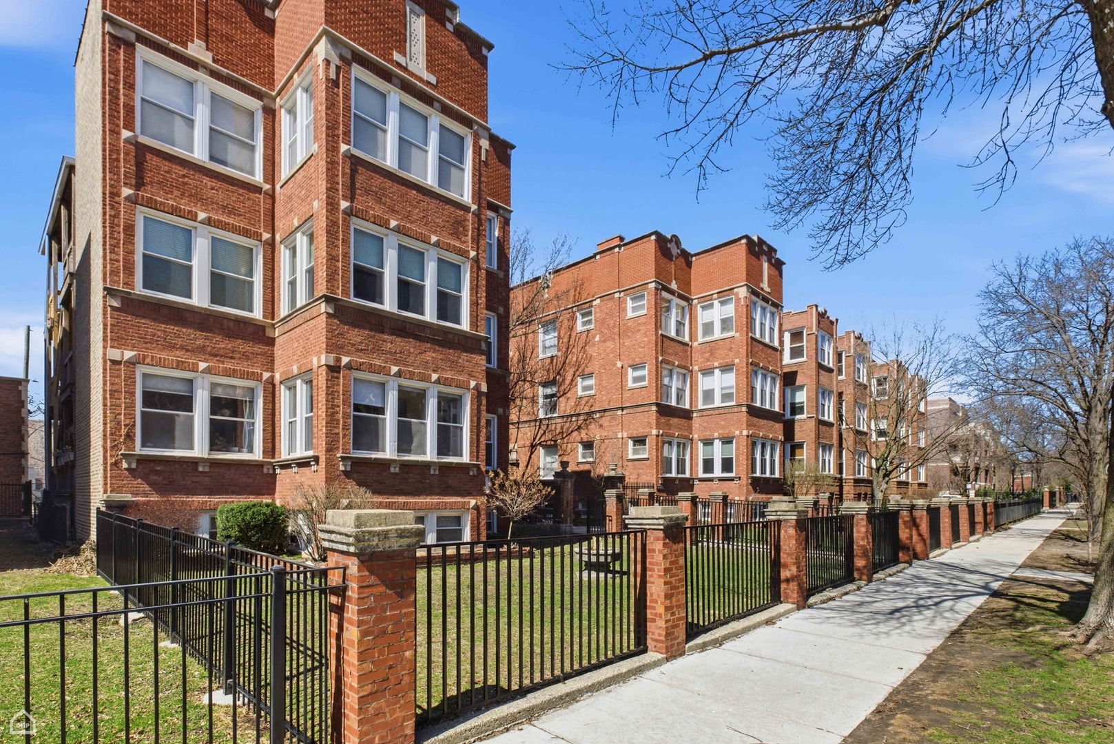4444 North Beacon Street, Unit 1 Chicago, IL 60640 - Photo 18 of 18 a view of a large building