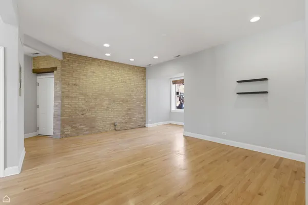 $345,000 | 4444 North Beacon Street, Unit 1, Chicago, IL 60640