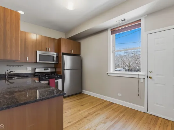$345,000 | 4444 North Beacon Street, Unit 1, Chicago, IL 60640